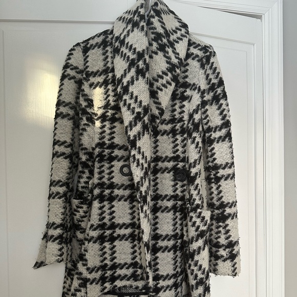 Statement piece and rare find! A true gem wearable for any occasion. - Picture 10 of 10